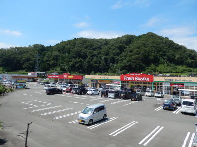 X[p[AhbOXgAA100~VbvARCh[ڂ̑O̍DnI